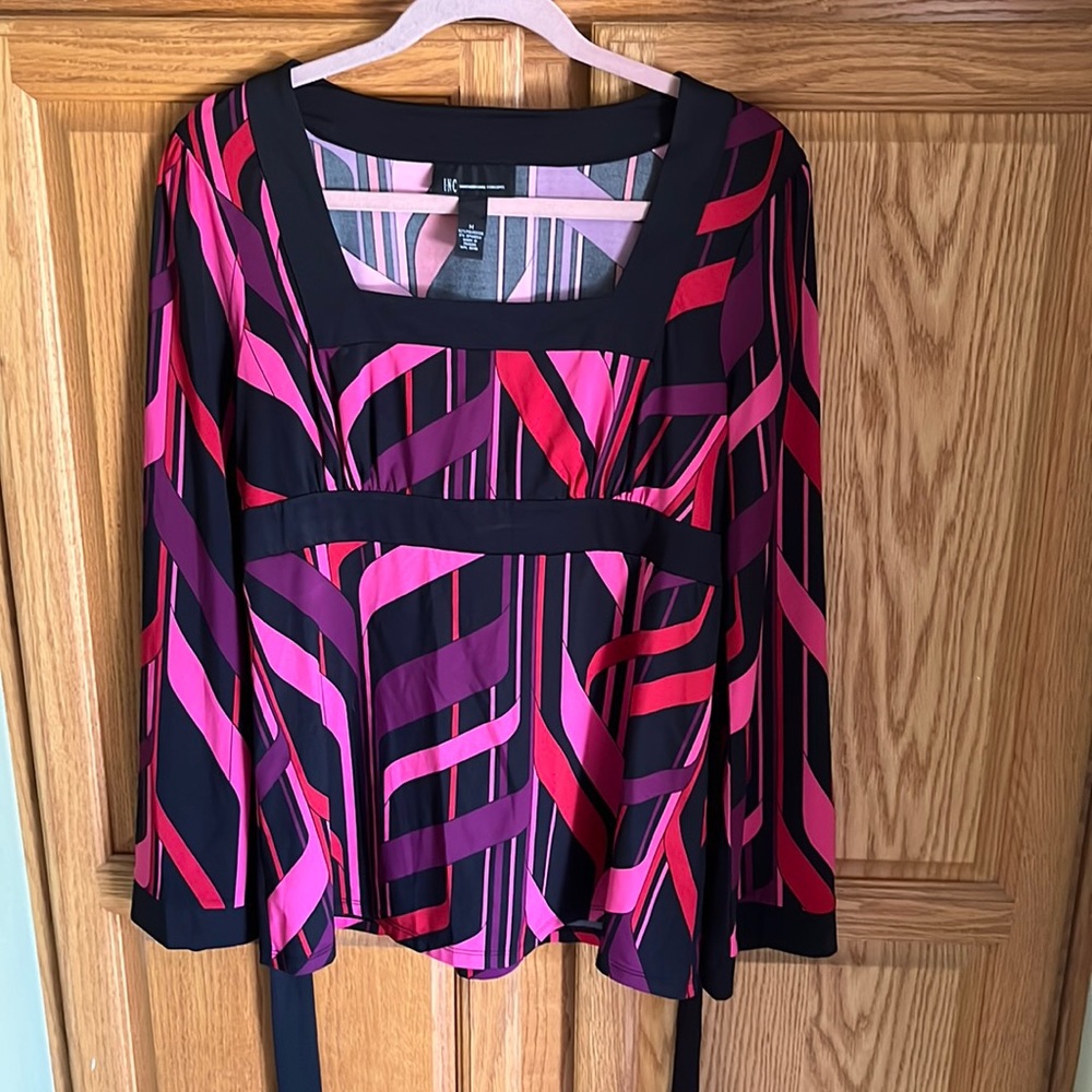 INC International Concepts Top M Medium. Pink/purple/black. Square neck